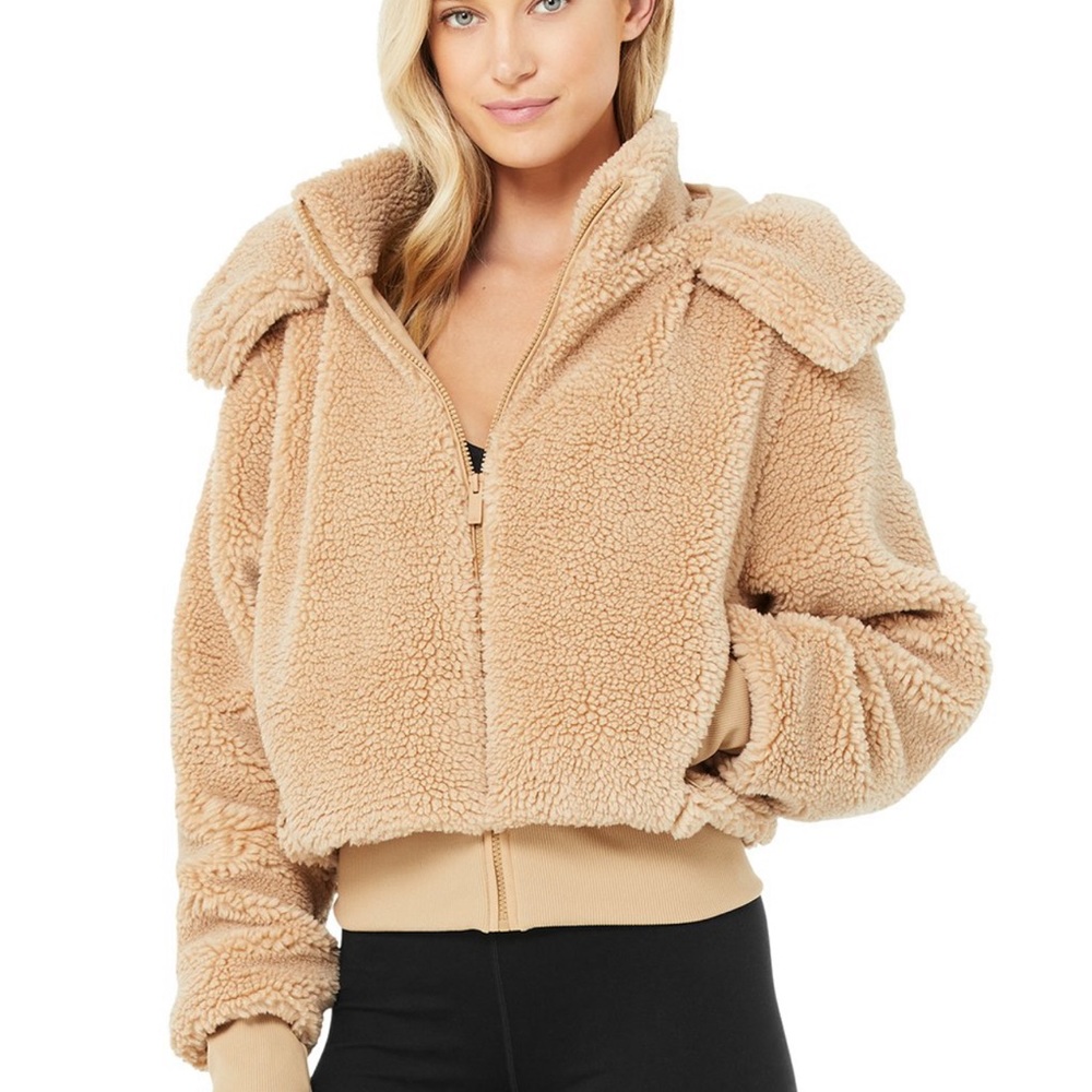 Alo Yoga Foxy Sherpa Jacket. Camel